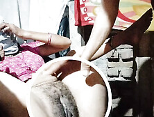 In the husband and wife of the village,  both of them fiercely at night.