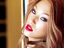 Petite mommy model shows sultry round bootie