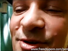 Une femme fontaine amatrice se lâche devant la webcam avec son homme