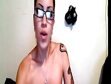 Babe in glasses Jade Rox is masturbating