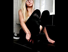 Geeky amateur strips off her socks and shows her sexy feet and toes