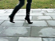 Hottie in latex shows her attributes in public