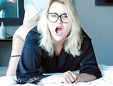 Помог мачехе намазаться кремом и выебал ее в жопу