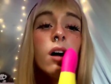 Spider Gwen Cums on face