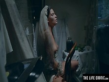 Watch A Nasty Abandoned Bride Masturbates To A Mindblowing Climax