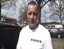 Bob masseert het bloedgeile blonde webcam sletje Vienna en laat haar spuitend klaarkomen