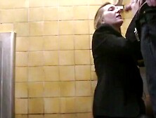 LOUISE British hoe out dogging two