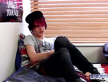 LollipopTwinks: Captivating Brit Damien Warms Up With A Steamy Solo Performance