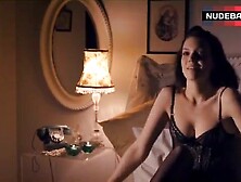 Sexy Mandy Moore In Corset And Stockings – Swinging With The Finkels