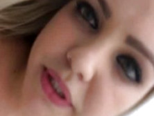 Gostosa mostrando a buceta pro grupo do zap