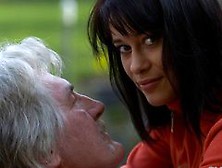 Сексу все возрасты покорны,  старик и молодая Вики (Vicky)