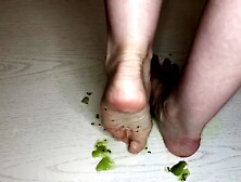 Food Crush Bizarre,  Show My Feet