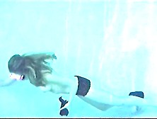 Donna Topless underwater