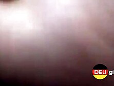 Deutsche Amateure geben Gruppen-Blowjob im Bus