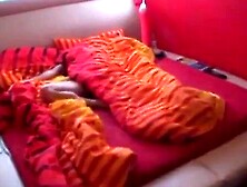 Heiße deutsche Blondine im Fischnetz fickt ihre Freundin