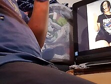 Perdedor no puede dejarse el pene descansar...