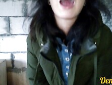 милая школьница сделала минет работнику и потрахалась с ним чтобы кончить в рот