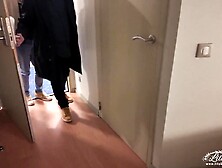 Je me fais baiser par deux vieux profs de ma FAC.  Je leur demande de retirer leur capote !