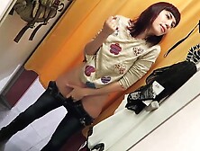 masturbation orgasmique dans une cabine d essayage