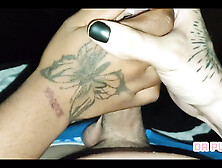 Handjob with Double Hand Until I Jaculate a Lot of Sperm with the Help of the Tattooed Black Woman