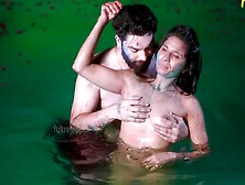 Holi Me Bhabhi Ke Sath Kiya Ganda Kaam Swimming Pool Me Sex