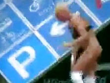 jolie milf qui aime faire sa salope en exhibe