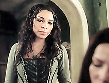 Black Sails S02E01 (2014) - Lise Slabber, Jessica Parker Kennedy, Clara Paget