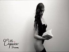 Little Caprice é uma sedutora natural