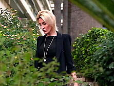 Anouk,  30 years old,  a psychologist expert in cocks!