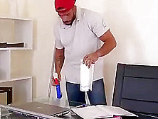 Emma es una esposa cachonda