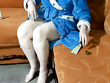 Accidental flash of mom's pussy.