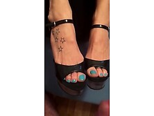Sexy Blue toenails in Black highheels