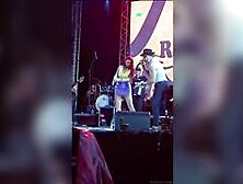 Convida a subir no palco faz a alegria da galera no 10° festival da banana ao exibir
