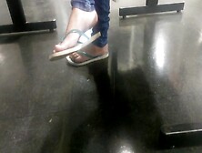 Candid cute toes and foot feet pezinhos