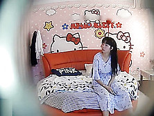 asiatica cogiendo en cuarto de hello kitty