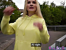 pickedup babe gets pounded in POV