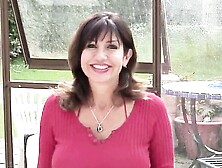 Gorgeous mature mother with hungry pussy