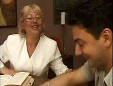 His trainer is a sexy aged floozy that can't live without 10-Pounder