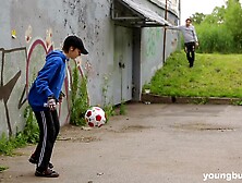 Quickie outdoors fucking with shy babe Yagami Lil and her boyfriend