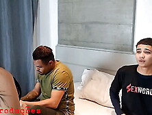 Acordei pra beber água e vi a mãe do meu amigo se masturbando não aguentei comi a mãe dele