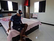 SEDUZIR MEU AMIGO NEGAO E ELE NÃO RESISTIU E MIM FUDEU BEM GOSTOSO MIM FAZENDO GOZAR NA PIROCA DELE